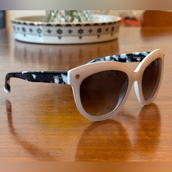 Salvatore Ferragamo White Women’s Sunglasses - Picture 4 of 5